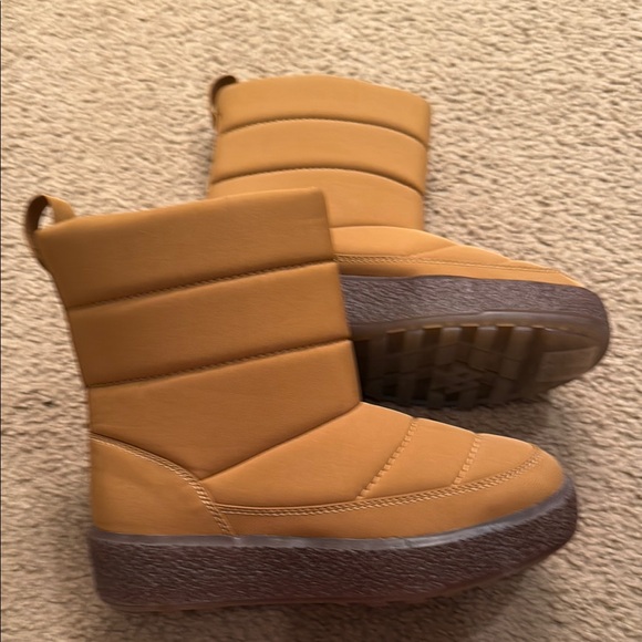 Madewell Tan Quilted Winter Boots with Rugged Sole - Picture 2 of 6